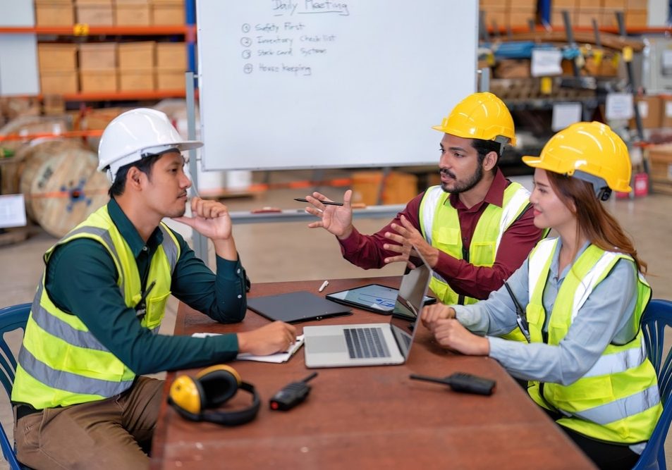 Group,Of,Worker,In,The,Warehouse,Factory,Conduct,Toolbox,Talk Group of worker in the warehouse factory conduct toolbox talk daily meeting