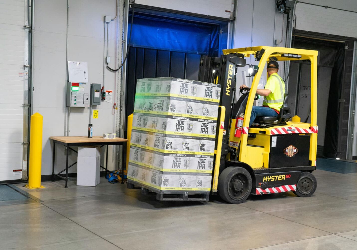 loading-dock-forklift