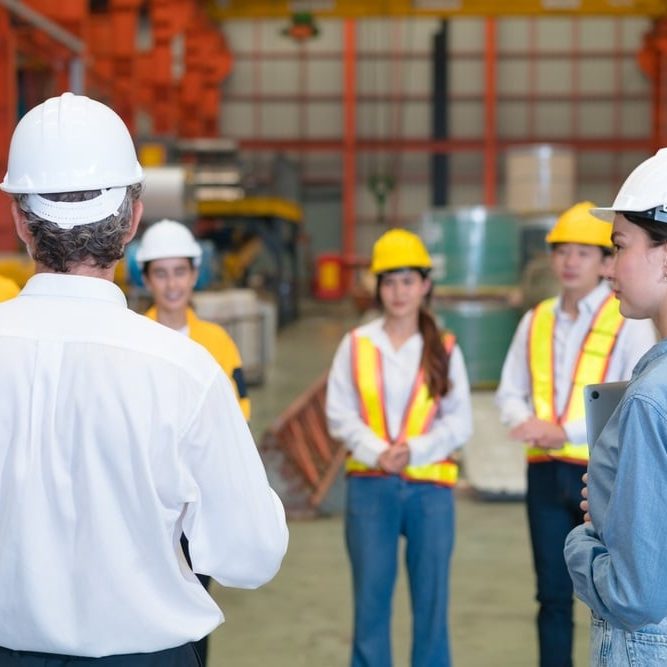 The production manager held a work meeting to conclude The production manager held a work meeting to conclude